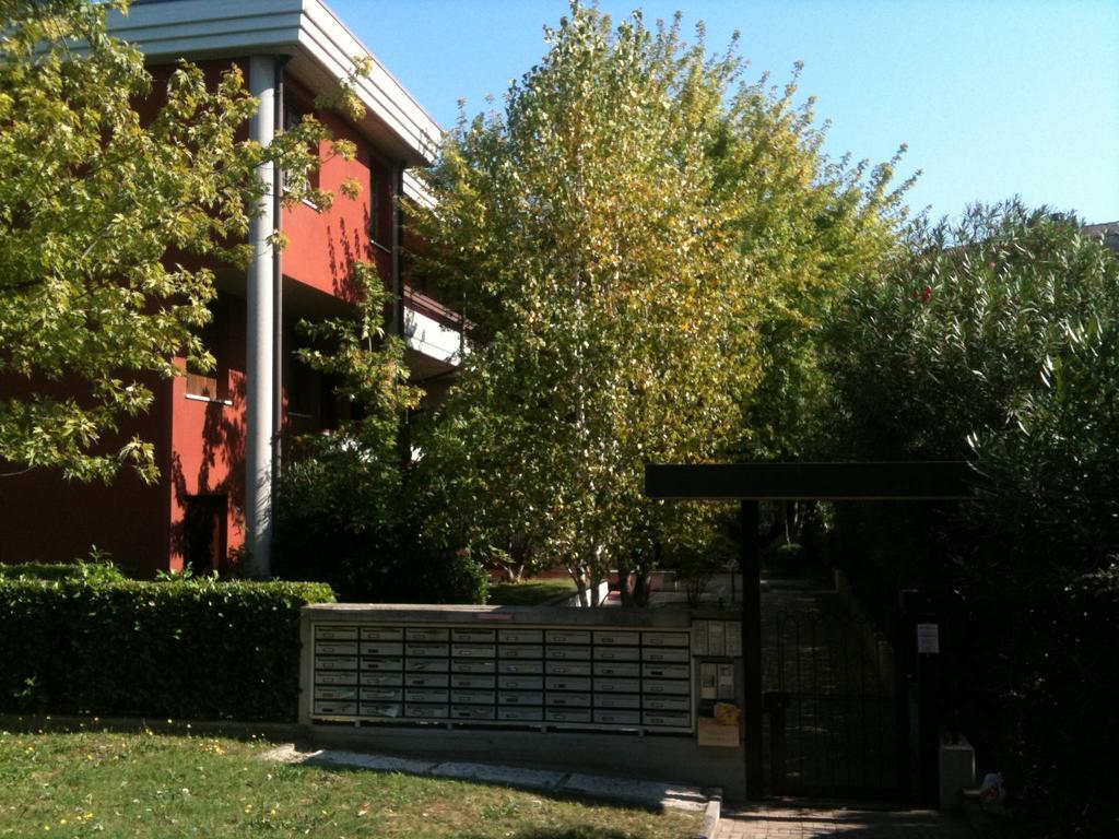 Doctor House Desenzano Desenzano del Garda Exterior foto